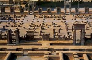 The Hall of the Hundred Columns